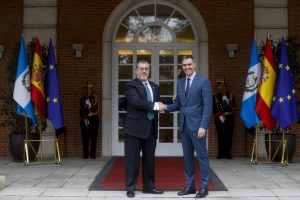 Presidente Bernardo Arévalo con el presidente de España, Pedro Sánchez. / Foto: EFE.